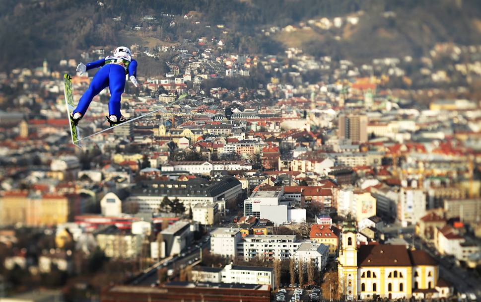 Innsbruck, Four Hills edizione numero 64: il salto panoramico del giapponese Kobayashi nelle prove (Getty Images)